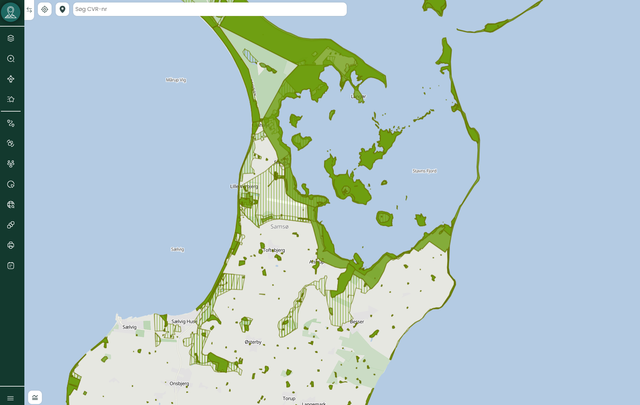Naturbeskyttelsesområder – Vedtaget | Planlægning med naturhensyn i Mapit 1 Kort over Samsø med markering af vedtagne naturbeskyttelsesområder og økologiske forbindelser i grønne nuancer, vist i Mapit-platformen fra Viamap.